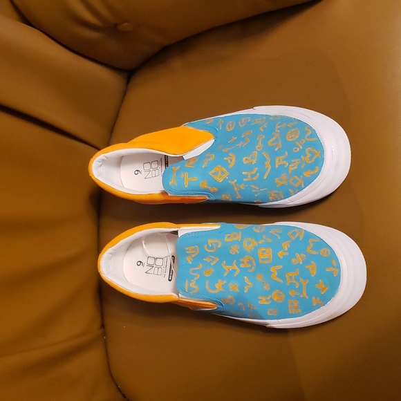 Hand painted slip on shoes - Picture 1 of 4